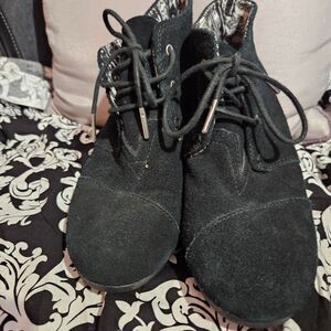 TOMS Black Suede Lace-Up Ankle Boots Boho Chic Comfort‎ Shoes